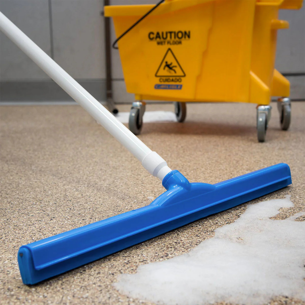 Carlisle 4156814 Sparta Spectrum Hygienic Floor Squeegee, Blue, 24" - Image 4