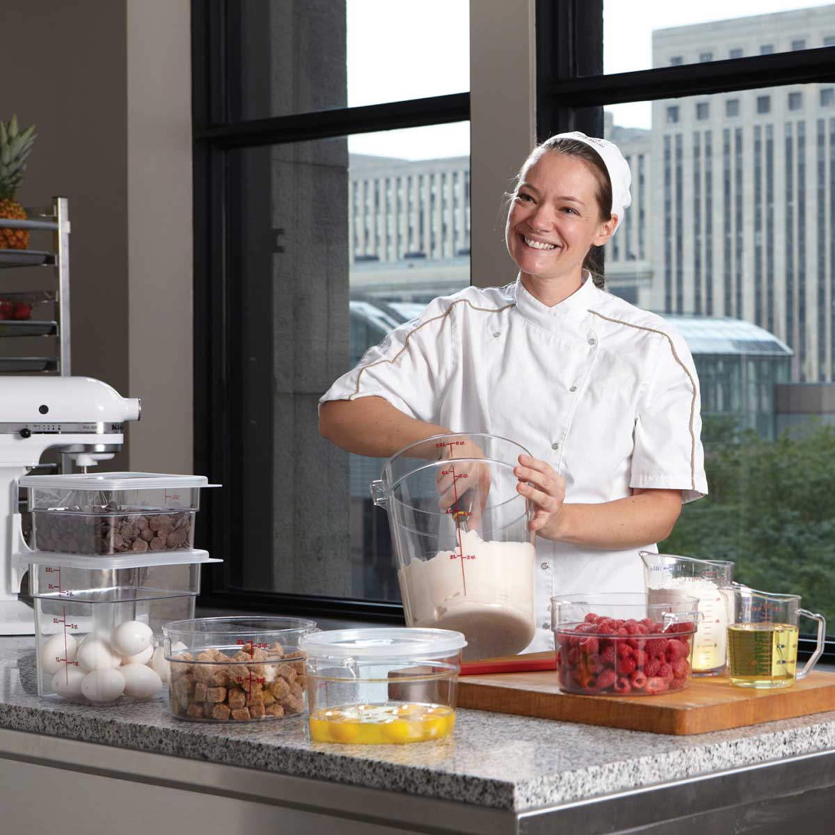 Culinary Essentials by Cambro 2SFSCW135 CamSquare Camwear Storage Container, Clear, 2 qt. - Image 4